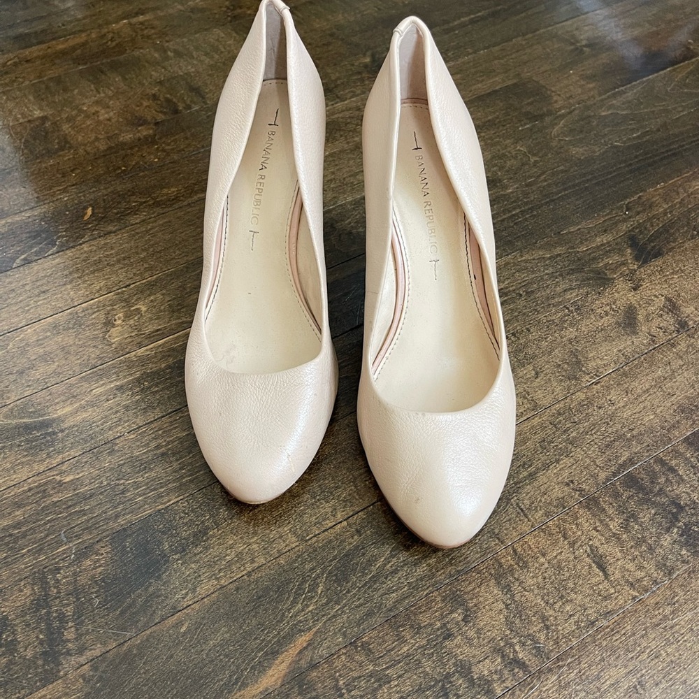 Banana Republic cream wedge shoe.